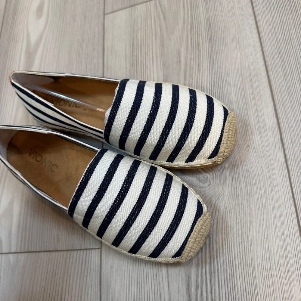 NEW Vionic Coast Valeri Navy Stripe Espadrille Slip On Flat Orthaheel Womens 6.5